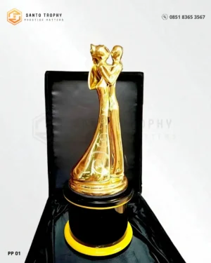 Piala Penghargaan Pernikahan custom 30 cm finishing emas