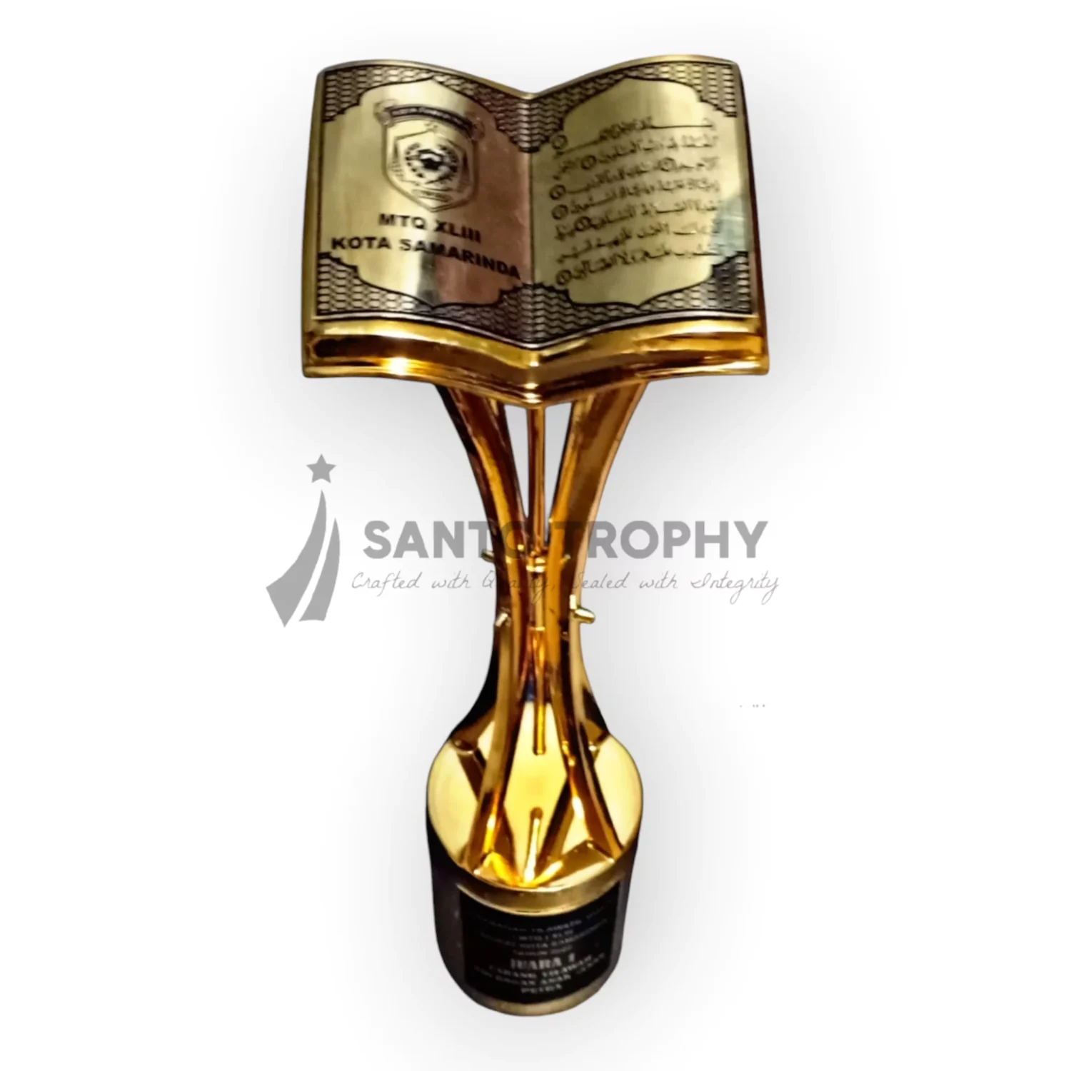 Piala custom Hafidz MTQ Samarinda terbuat dari timah logam warna emas