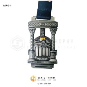Medali Running Berlin custom lomba lari finishing silver antique dengan tali printing