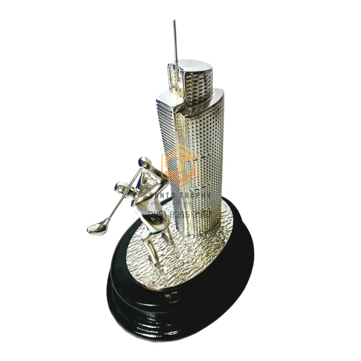 Sisi belakang Miniatur Piala BCA Fun Golf Gathering
