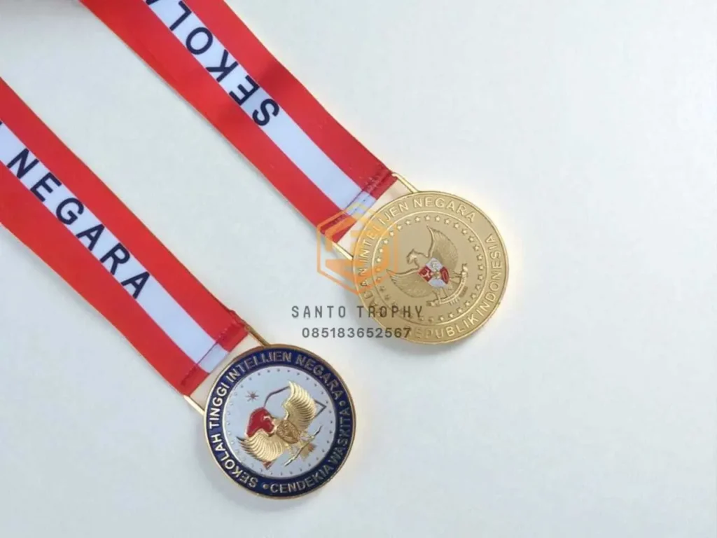 Contoh desain medali custom untuk berbagai acara