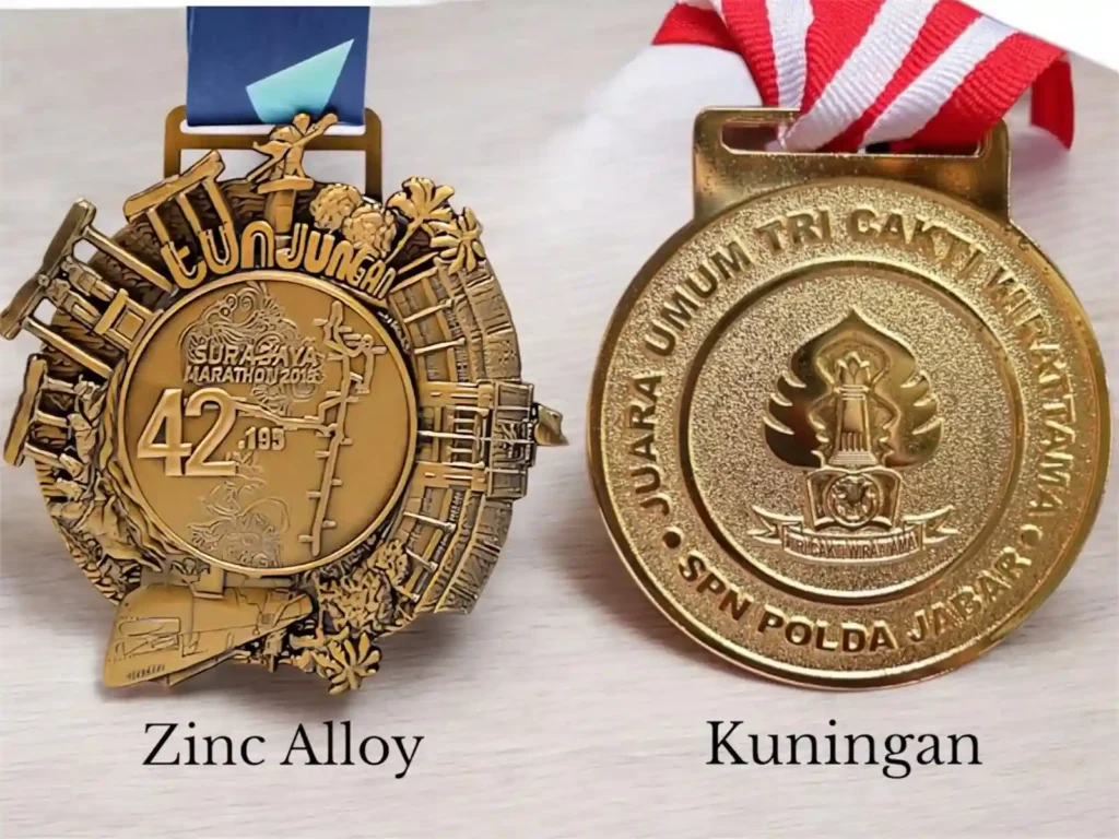 Perbandingan bahan medali custom kuningan dan zinc alloy