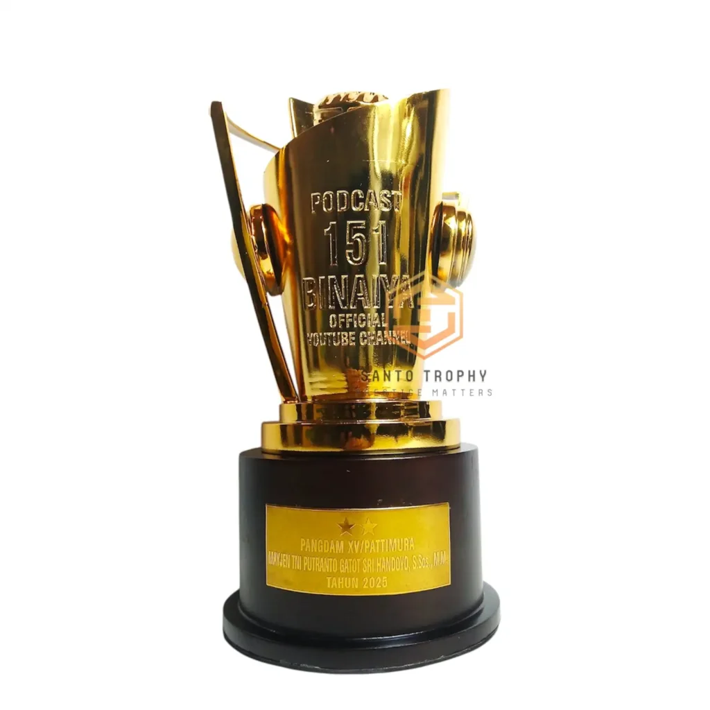 Piala custom Podcast 151 Binaiya 2025 Depan