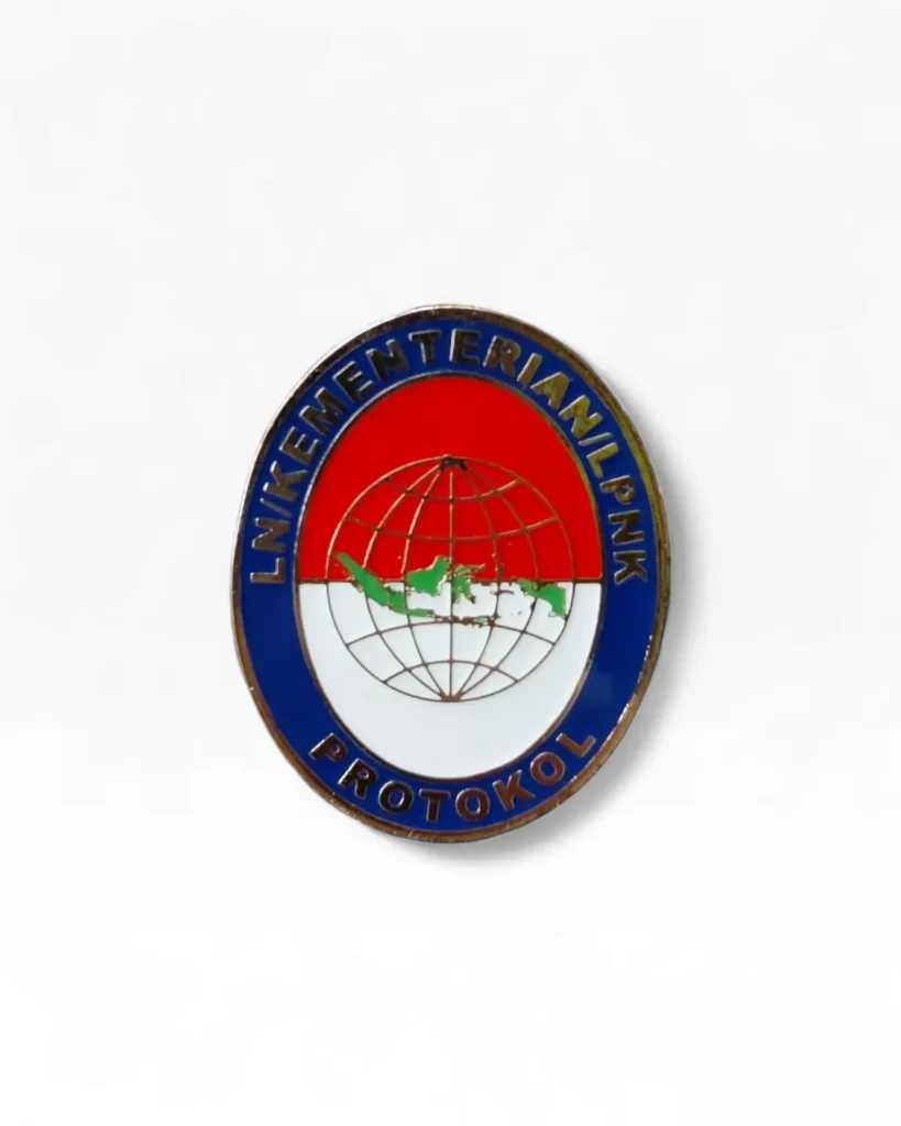 pin lencana custom santo trophy